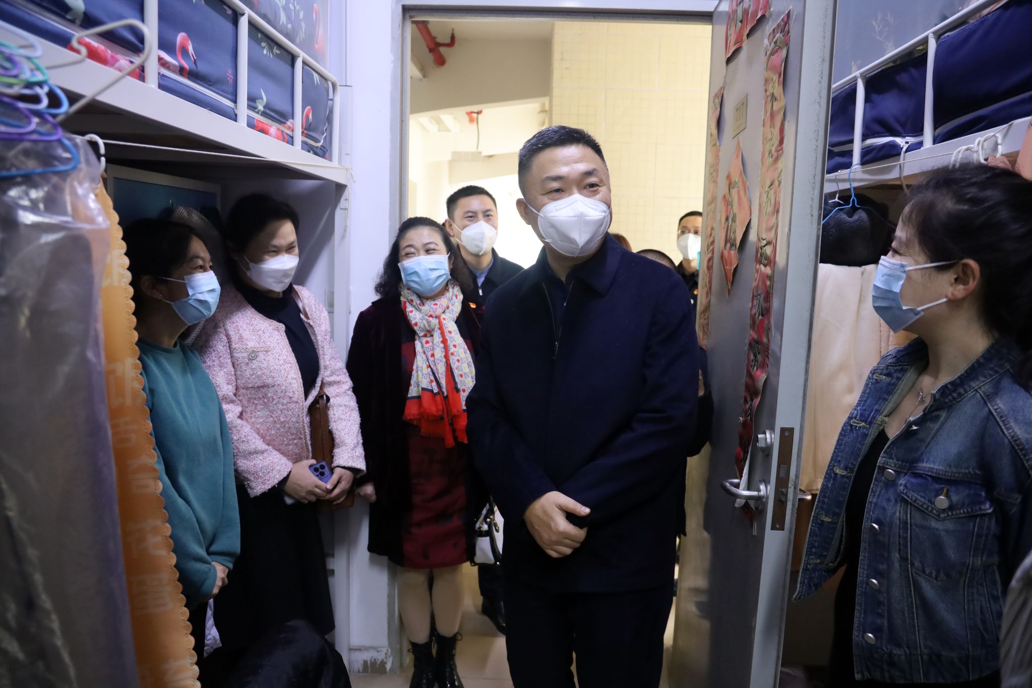 团广东省委书记冉波慰问米兰留校学生和医护人员
