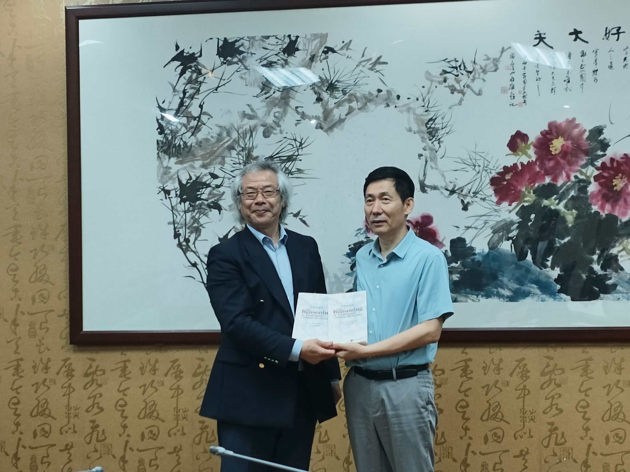 欧洲校友会会长一行来milan米兰官方网站交流