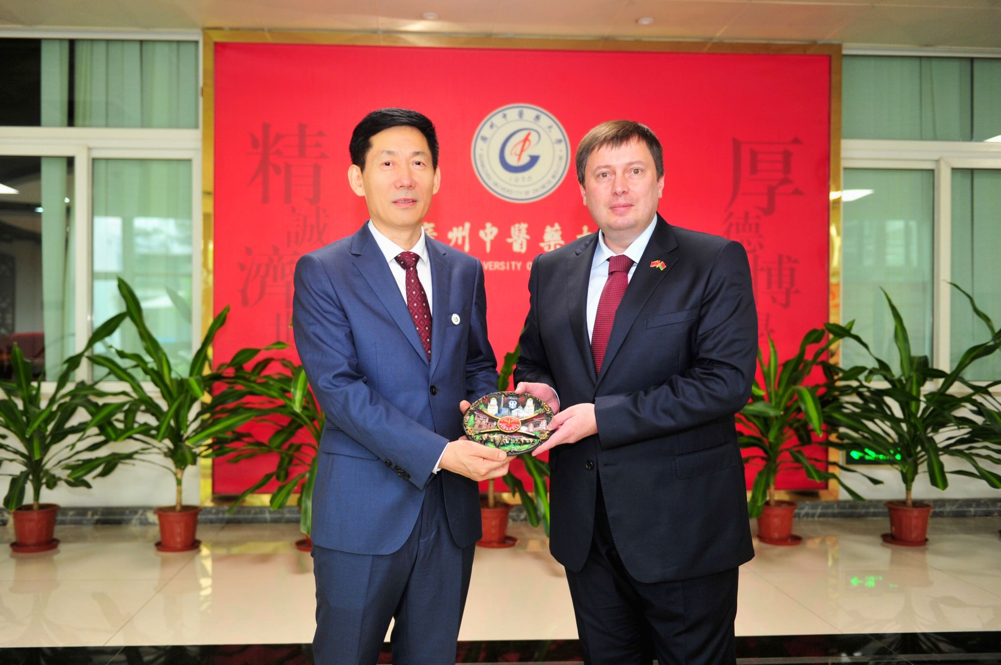 白俄罗斯共和国驻广州总领事馆代表团来milan米兰官方网站访问